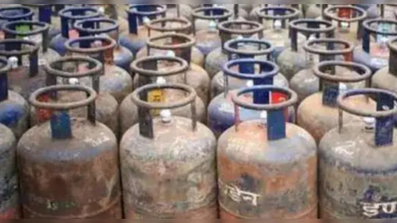 कमर्शियल एलपीजी सिलेंडर की कीमत घटी, 1 सितंबर से प्रभावी