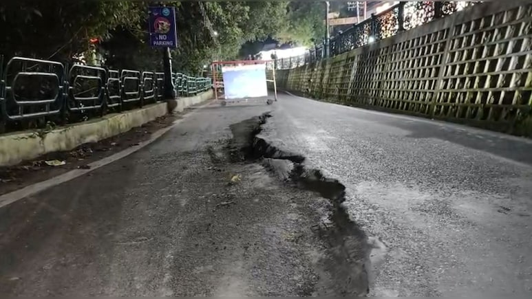 50 फीट लंबी दरारें... खतरे में नैनीताल का खूबसूरत मॉल रोड, 5 साल पहले झील में समा गया था बड़ा हिस्सा