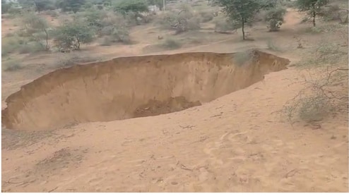 Rajasthan: राजस्थान के चूरू में अचानक धंसी जमीन, दहशत में लोग; रहस्य जानने पहुंचे अधिकारी