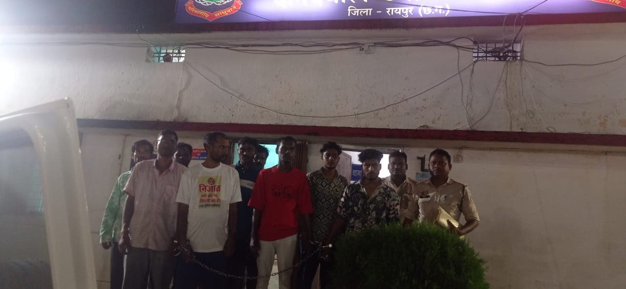 असमाजिक तत्वों के खिलाफ पुलिस का एक्शन असमाजिक तत्वों के खिलाफ पुलिस का एक्शन