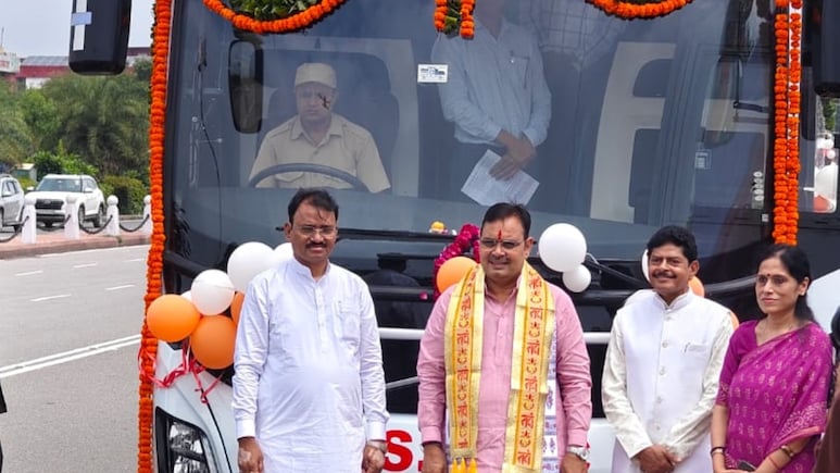 Rajasthan: राजस्थान रोडवेज को बड़ी सौगात, 12 सुपर लग्जरी समेत 172 नई बसों को सीएम ने दिखाई हरी झंडी Rajasthan: राजस्थान रोडवेज को बड़ी सौगात, 12 सुपर लग्जरी समेत 172 नई बसों को सीएम ने दिखाई हरी झंडी