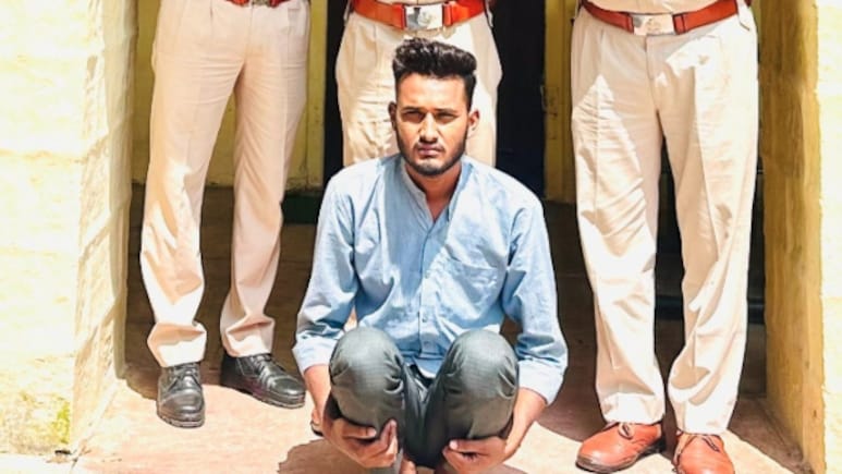 Rajasthan: ऑनलाइन गेम की लत, हार के बाद रिश्तेदार के घर में कर ली चोरी, पुलिस ने 80 ग्राम सोना बरामद किया Rajasthan: ऑनलाइन गेम की लत, हार के बाद रिश्तेदार के घर में कर ली चोरी, पुलिस ने 80 ग्राम सोना बरामद किया