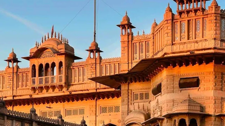 पिता बनाम बेटा... एक झंडे को लेकर आमने सामने पूर्व राजा और राजकुमार... भरतपुर शाही परिवार में छिड़ा विवाद 