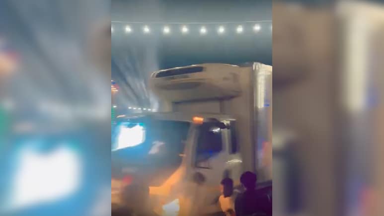 VIDEO: कर्नाटक में गणेश विसर्जन जुलूस के दौरान भीड़ में घुसा ट्रक, हादसे में 8 लोगों की मौत