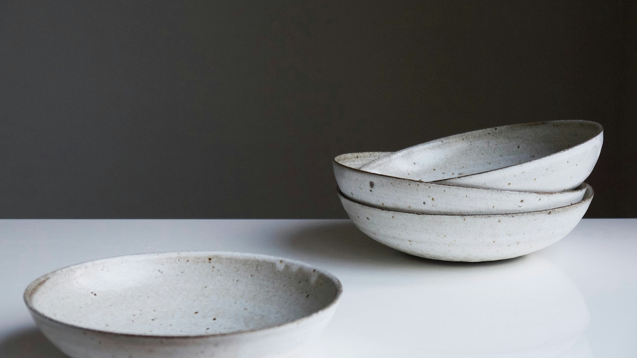 Match your table style with wooden or ceramic salad bowls