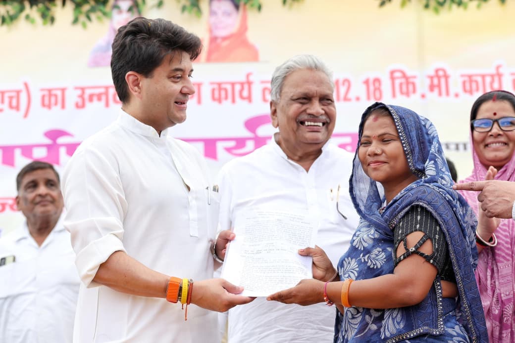 शिवपुरी पहुंचे सिंधिया शिवपुरी पहुंचे सिंधिया