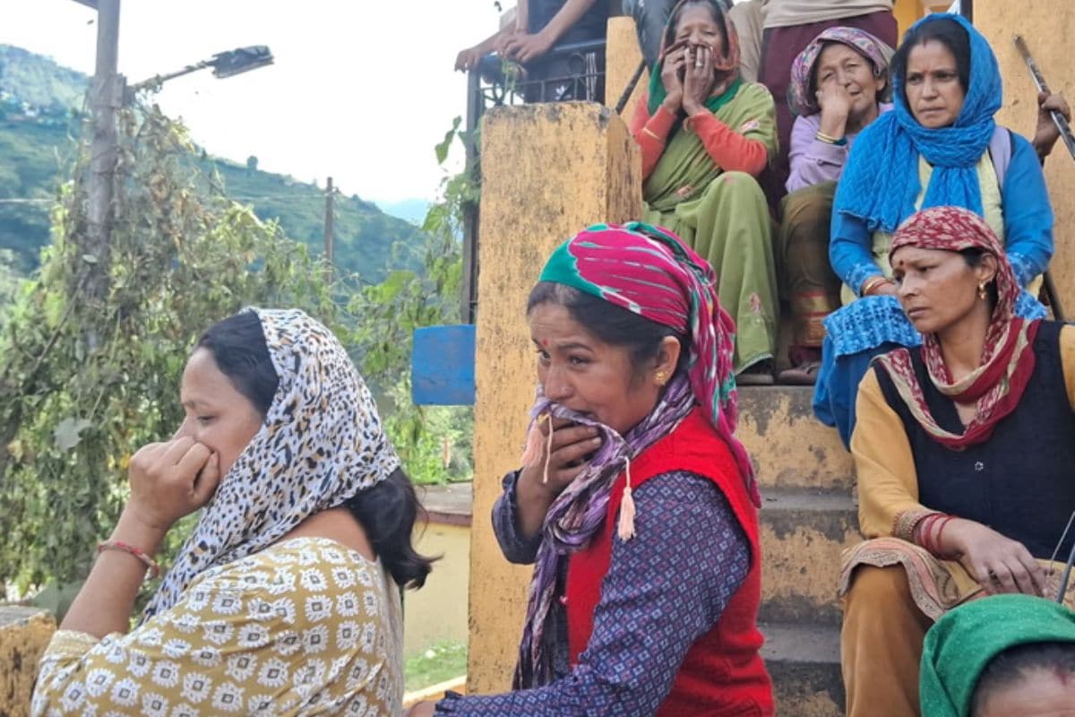 मां और बच्चों की लाश देख पूरा गांव रोने लगा. मां और बच्चों की लाश देख पूरा गांव रोने लगा.