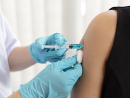 Vaccination Story: मुलांच्या लसीकरणाचे वेळापत्रक चुकले? घाबरु नका, डॉक्टरांनी दिला मोलाचा सल्ला Vaccination Story: मुलांच्या लसीकरणाचे वेळापत्रक चुकले? घाबरु नका, डॉक्टरांनी दिला मोलाचा सल्ला
