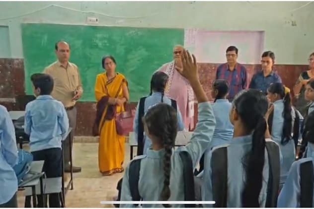 संज्ञा की परिभाषा सिर्फ दो छात्राओं को पता थी. संज्ञा की परिभाषा सिर्फ दो छात्राओं को पता थी.