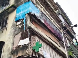 नालासोपारा पूर्वेकडील चार मजली इमारत अचानक कलंडली, नागरिकांची पळापळ