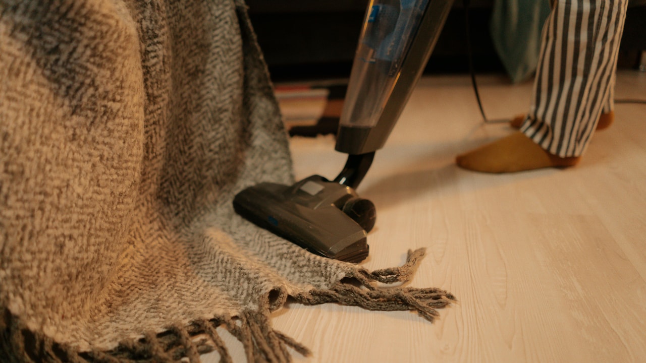 Which cordless vacuum cleaner under ₹3,000 is best for everyday cleaning?s