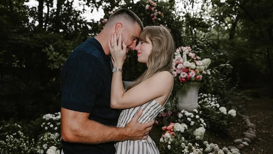Travis Kelce Under "Pressure" From Mom Donna Kelce To Have Kids With Taylor  Swift