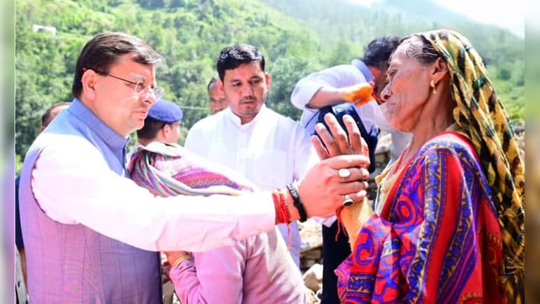 चमोली में आपदा के बाद हालात का जायजा लेने पहुंचे CM धामी, पीड़ितों से मिलकर दिया मदद का भरोसा