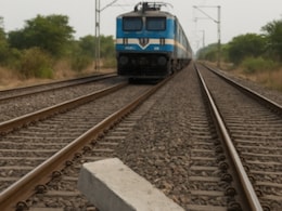 Rajasthan: सिरोही में बदमाशों ने रेल लाइन पर रखा सीमेंट का खंबा, अरावली एक्सप्रेस ट्रेन के इंजन से टकराया Rajasthan: सिरोही में बदमाशों ने रेल लाइन पर रखा सीमेंट का खंबा, अरावली एक्सप्रेस ट्रेन के इंजन से टकराया