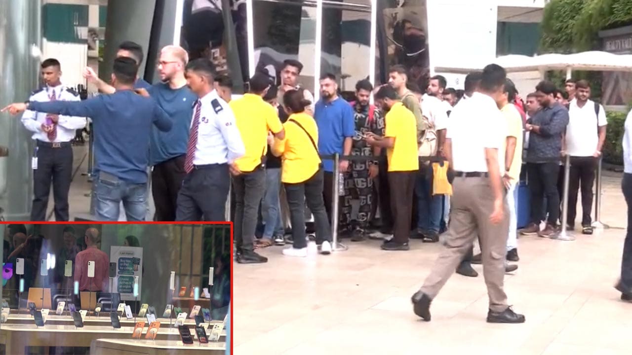 iPhone 17 Series Sale Kicks Off: Crowds Line Up At Mumbai's BKC Apple Store