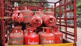 LPG Price Today: नए साल के पहले दिन झटका! LPG गैस सिलेंडर हुआ महंगा, जानें आपके शहर का रेट