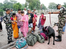 हिंसक प्रदर्शन के बीच फंसे हजारों भारतीय, जानें नेपाल-भारत बॉर्डर के कैसे हैं हालात? हिंसक प्रदर्शन के बीच फंसे हजारों भारतीय, जानें नेपाल-भारत बॉर्डर के कैसे हैं हालात?