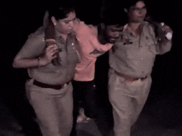 योगी की 'टीम दुर्गा': गाजियाबाद में पहली बार महिला पुलिस ने कैसे किया बदमाश का एनकाउंटर, जानिए योगी की 'टीम दुर्गा': गाजियाबाद में पहली बार महिला पुलिस ने कैसे किया बदमाश का एनकाउंटर, जानिए