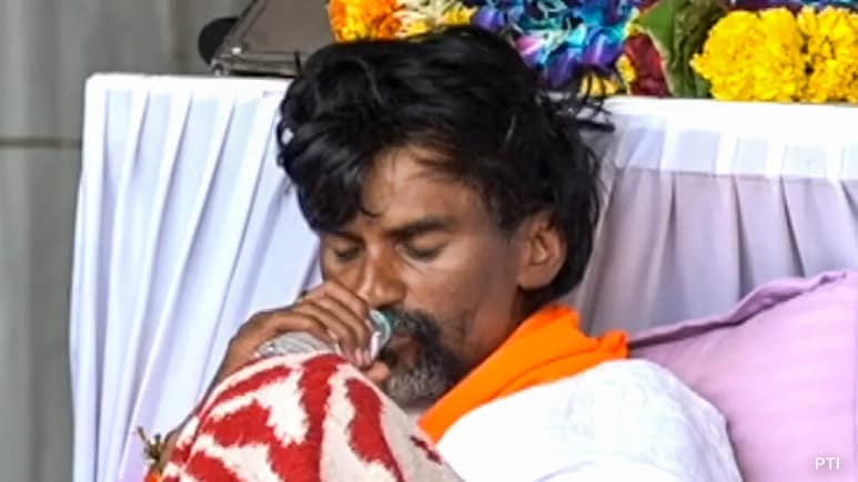 "Ready For Talks With Government, But Not Leaving Till...": Maratha Quota Activist Manoj Jarange "Ready For Talks With Government, But Not Leaving Till...": Maratha Quota Activist Manoj Jarange