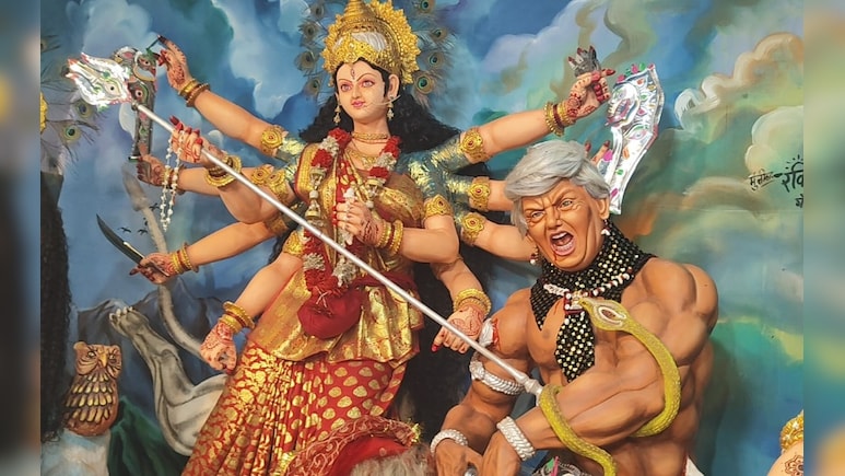 बेगुसराय का दुर्गा पूजा पंडाल बना आर्कषण का केंद्र, महिषासुर की जगह कराया ट्रंप का वध