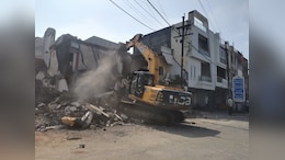 Buldozer Action: &nbsp;11 मकानों पर चला बुलडोजर, लीज की शर्तों का उल्लंघन करने पर UDA ने की कार्रवाई&nbsp;