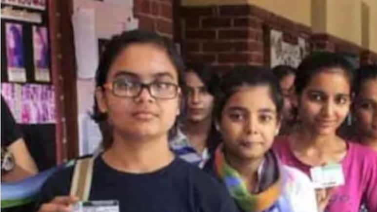 DUSU Election 2025: मतदान, आरोप-प्रत्यारोप, विवाद, अब निगाहें आज नतीजों पर DUSU Election 2025: मतदान, आरोप-प्रत्यारोप, विवाद, अब निगाहें आज नतीजों पर