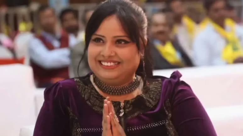 Bhojpuri Singer Devi Welcomes Son Using IVF Through A German Sperm Bank Bhojpuri Singer Devi Welcomes Son Using IVF Through A German Sperm Bank