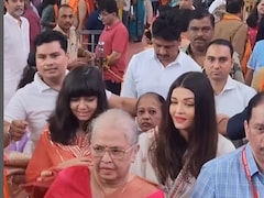Aishwarya Rai Bachchan, With Aaradhya And Mother, Visits Ganapati In Mumbai
