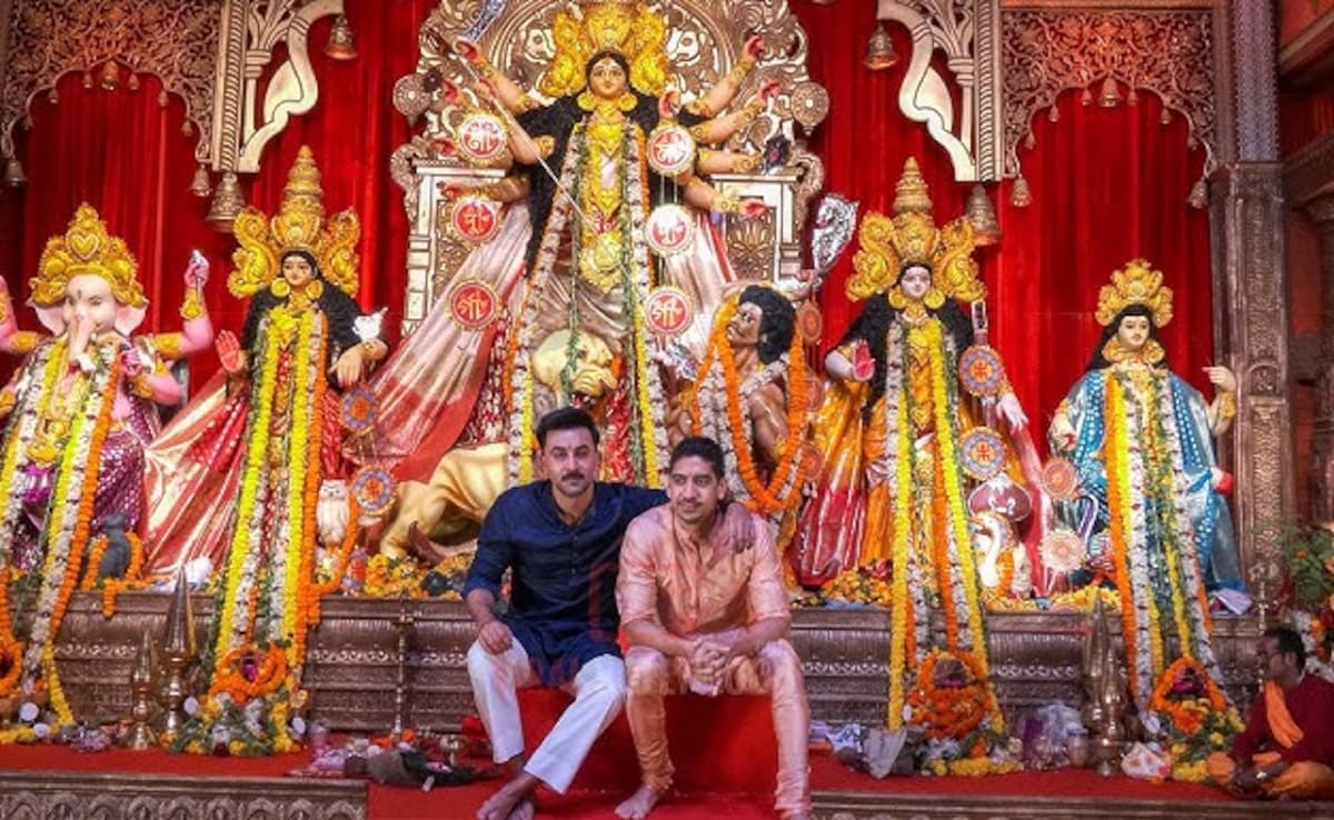Ranbir Kapoor Seeks Blessings At Durga Puja Pandal In Mumbai, Meets Friend Ayan Mukerji
