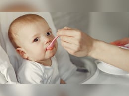 दांत निकलते समय बच्चे को खिलाएं ये 15 चीजें, डॉक्टर ने बताया दर्द और बुखार में मिलेगा आराम, चिड़चिड़ा नहीं होगा बच्चा दांत निकलते समय बच्चे को खिलाएं ये 15 चीजें, डॉक्टर ने बताया दर्द और बुखार में मिलेगा आराम, चिड़चिड़ा नहीं होगा बच्चा