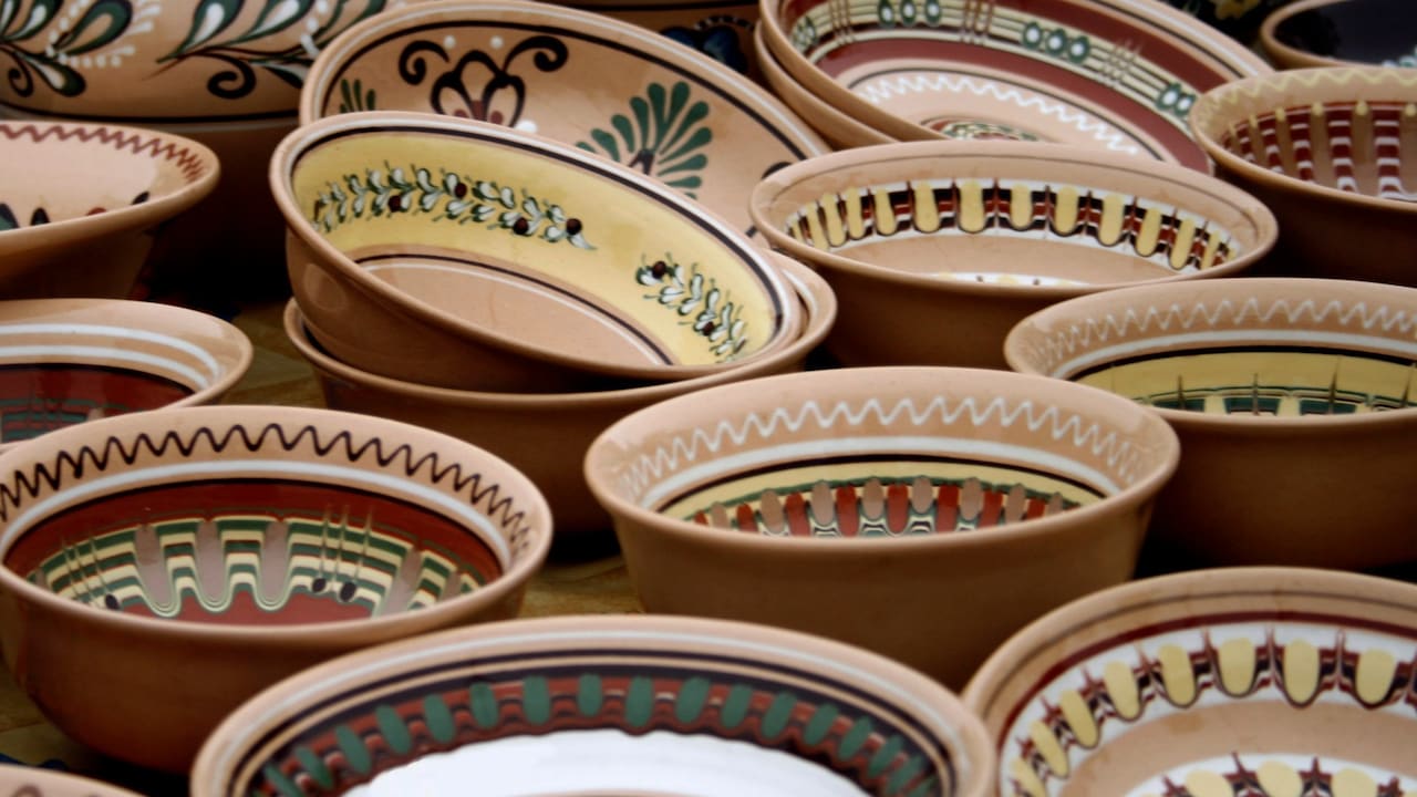 Host in style with Nestasia ceramic serving bowls from Big billion early days