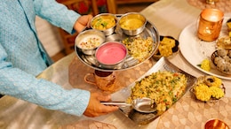 Festive Season Diet Plan: त्योहारों में फॉलो करें ये टिप्स, शुगर स्पाइक्स और बढ़ते वजन से नहीं होंगे परेशान