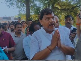 प्रद्युमन सिंह के सामने जनता का फूटा गुस्सा तो हाथ जोड़कर माफी मांगते नजर आए मंत्री, विधायक ने भी मांग ली गारंटी प्रद्युमन सिंह के सामने जनता का फूटा गुस्सा तो हाथ जोड़कर माफी मांगते नजर आए मंत्री, विधायक ने भी मांग ली गारंटी