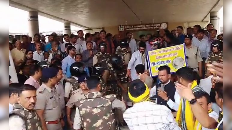 इंदौर के चूहा कांड पर MY अस्पताल में घमासान, डॉक्टर्स ने सामूहिक इस्तीफे की दी चेतावनी इंदौर के चूहा कांड पर MY अस्पताल में घमासान, डॉक्टर्स ने सामूहिक इस्तीफे की दी चेतावनी