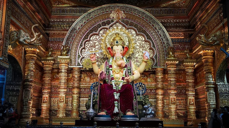Lalbaugcha Raja 2025: 'लालबागचा राजा'चं अखेरचं मुखदर्शन कुठे घेता येईल? असा असेल विसर्जन मिरवणुकीचा मार्ग Lalbaugcha Raja 2025: 'लालबागचा राजा'चं अखेरचं मुखदर्शन कुठे घेता येईल? असा असेल विसर्जन मिरवणुकीचा मार्ग