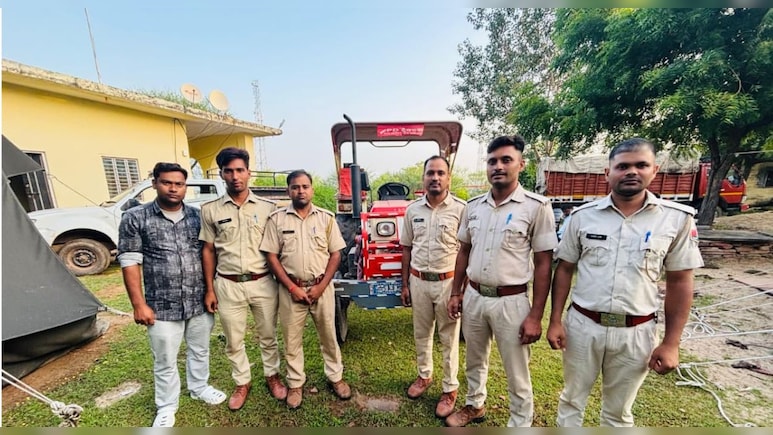 धौलपुर-करौली टाइगर रिजर्व में अवैध खनन पर बड़ी कार्रवाई, भारी मशीनरी और वाहन जप्त धौलपुर-करौली टाइगर रिजर्व में अवैध खनन पर बड़ी कार्रवाई, भारी मशीनरी और वाहन जप्त