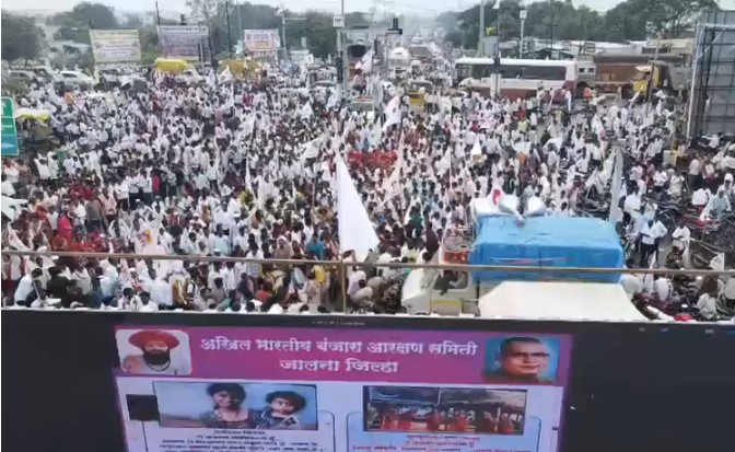 मराठा आरक्षण के बीच बड़ा रूप ले रहा बंजारा समुदाय का आंदोलन, अचानक क्यों उठने लगी मांग?