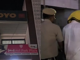 पुलिस बेखबर एनजीओ ने दी खबर... थाने से 200 मीटर की दूरी पर देह व्यापार के धंधे का भंडाफोड, 3 गिरफ्तार पुलिस बेखबर एनजीओ ने दी खबर... थाने से 200 मीटर की दूरी पर देह व्यापार के धंधे का भंडाफोड, 3 गिरफ्तार