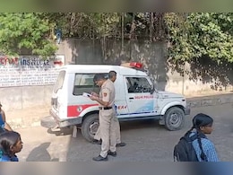 दिल्ली में छात्र की स्कूल के बाहर ही पीट-पीटकर हत्या, मंगलोपुरी की ये घटना आपको हैरान कर देगी दिल्ली में छात्र की स्कूल के बाहर ही पीट-पीटकर हत्या, मंगलोपुरी की ये घटना आपको हैरान कर देगी