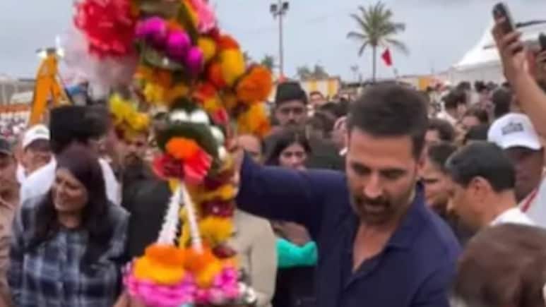 गणपति विसर्जन के बाद बीच की सफाई करने पहुंचे अक्षय कुमार, बोले- यह जनता की जिम्मेदारी है
