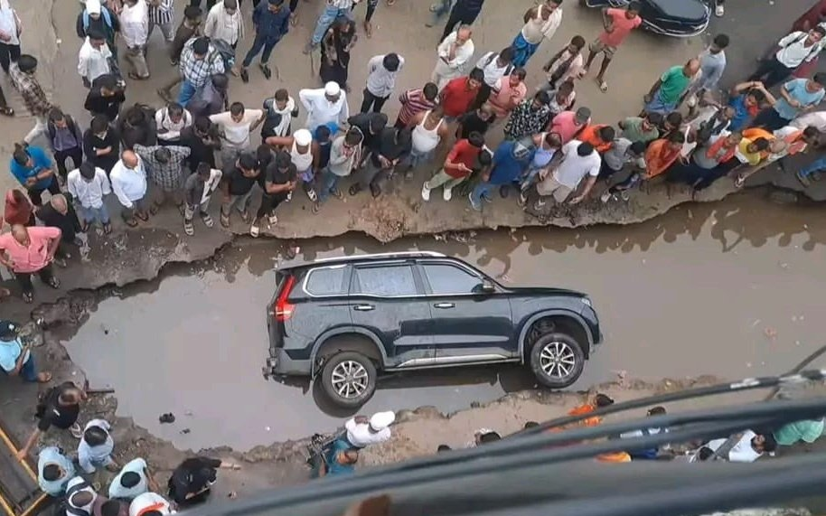 SUV Falls Into Pothole In Bihar, Owner Calls It "Conspiracy To Defame Government"