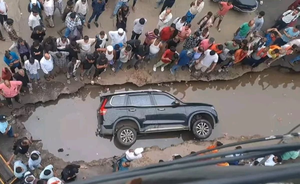 SUV Falls Into Pothole In Bihar, Owner Calls It "Conspiracy To Defame Government"
