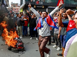 Nepal Protest News: नेपाल में Gen Z ने 2 दिन में पलट दी सरकार,  PM ओली ने कुर्सी छोड़ी, देश भी छोड़ेंगे? टॉप अपडेट्स Nepal Protest News: नेपाल में Gen Z ने 2 दिन में पलट दी सरकार,  PM ओली ने कुर्सी छोड़ी, देश भी छोड़ेंगे? टॉप अपडेट्स