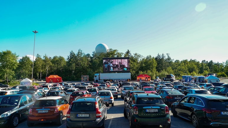How A Couple's Romantic Road Trip Led Them To Buy The Oldest Drive-In Theatre How A Couple's Romantic Road Trip Led Them To Buy The Oldest Drive-In Theatre