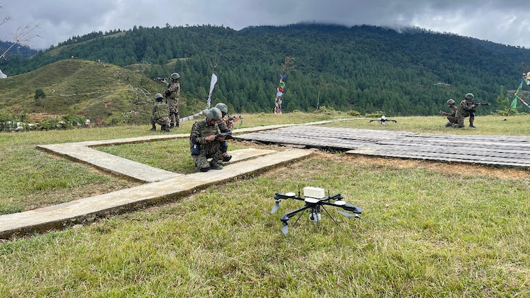 कश्मीर के केरन सेक्टर में घुसपैठ की कोशिश नाकाम, दो आतंकी ढेर, बाकी की घेराबंदी