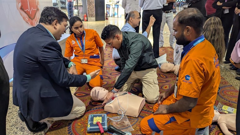 विश्व हृदय दिवस: मुंबई एयरपोर्ट की मेडिकल टीम ने यात्रियों को दी लाइफ सेविंग स्किल्स की ट्रेनिंग 