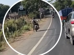 Mumbai-Pune Highway: मुंबई-पुणे हायवेवर कशी होतेय फसवणूक? हा Insta Video बघाच; कमेंट्सही नक्की वाचा Mumbai-Pune Highway: मुंबई-पुणे हायवेवर कशी होतेय फसवणूक? हा Insta Video बघाच; कमेंट्सही नक्की वाचा