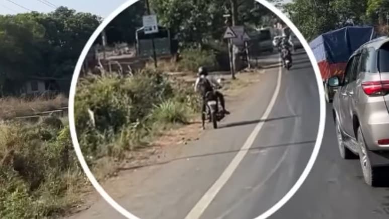 Mumbai-Pune Highway: मुंबई-पुणे हायवेवर कशी होतेय फसवणूक? हा Insta Video बघाच; कमेंट्सही नक्की वाचा Mumbai-Pune Highway: मुंबई-पुणे हायवेवर कशी होतेय फसवणूक? हा Insta Video बघाच; कमेंट्सही नक्की वाचा