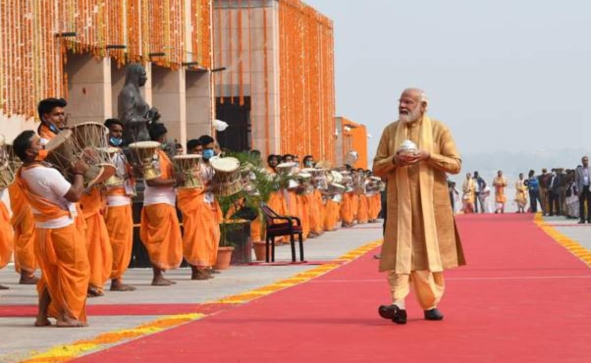 वाराणसी स्थित काशी विश्वनाथ कॉरिडोर के उद्घाटन के अवसर पर प्रधानमंत्री नरेंद्र मोदी. वाराणसी स्थित काशी विश्वनाथ कॉरिडोर के उद्घाटन के अवसर पर प्रधानमंत्री नरेंद्र मोदी.