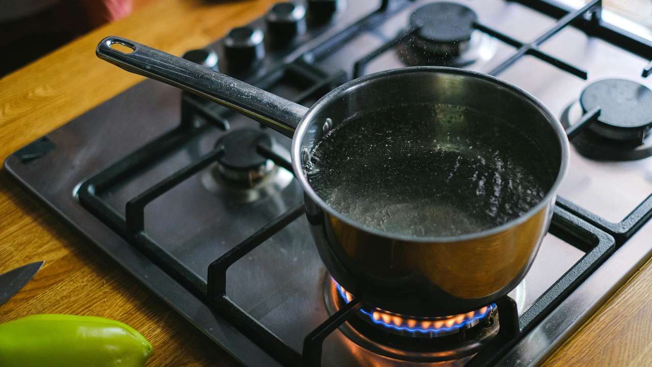 Find the best gas stove for your kitchen using these 10 tips